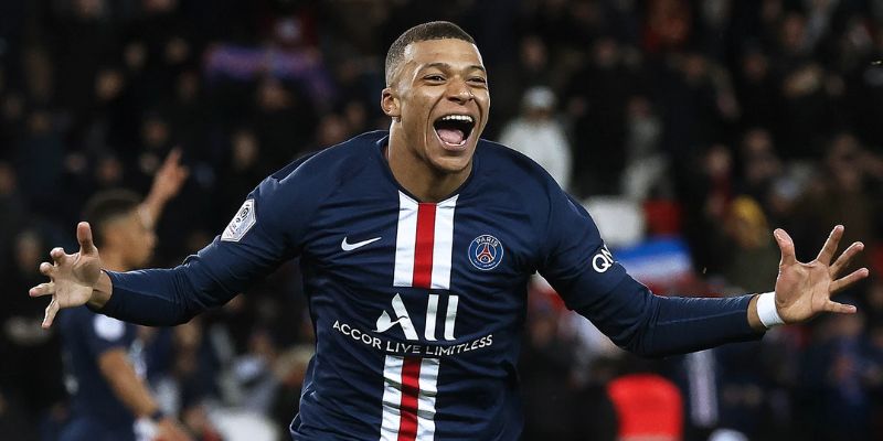 Vua tốc độ Kylian Mbappe, đối thủ đáng gờm của mọi hàng phòng ngự